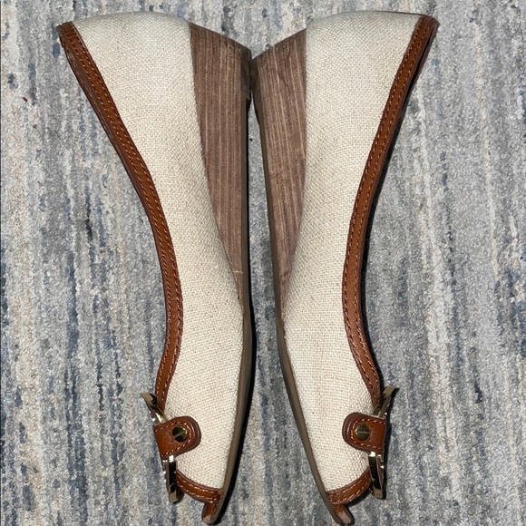 Tory Burch linen Wedges with Logo Accent - Picture 5 of 10
